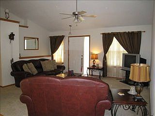 4th image of 400 E Berry Ave