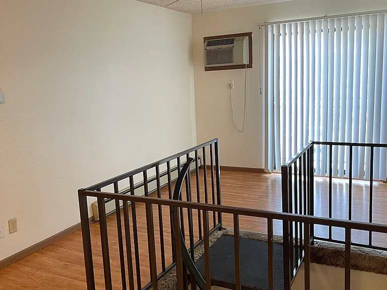 932 E Washington St #6 — Photo 4