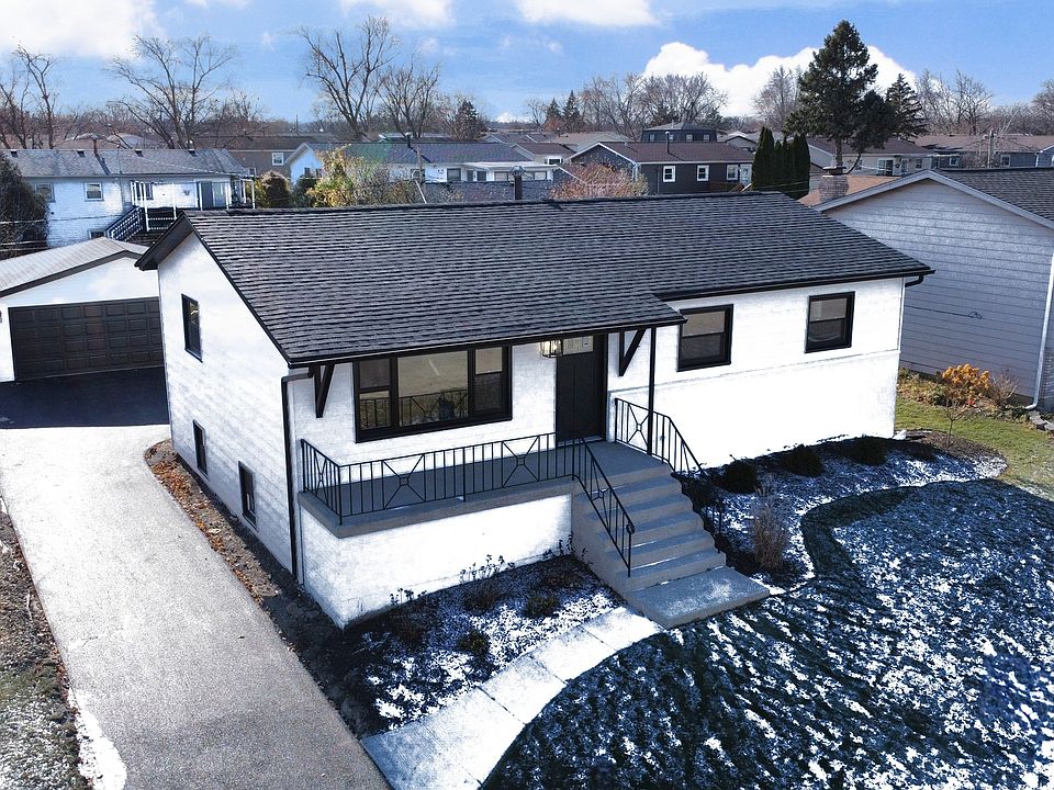 1st image of 5923 Victoria Dr