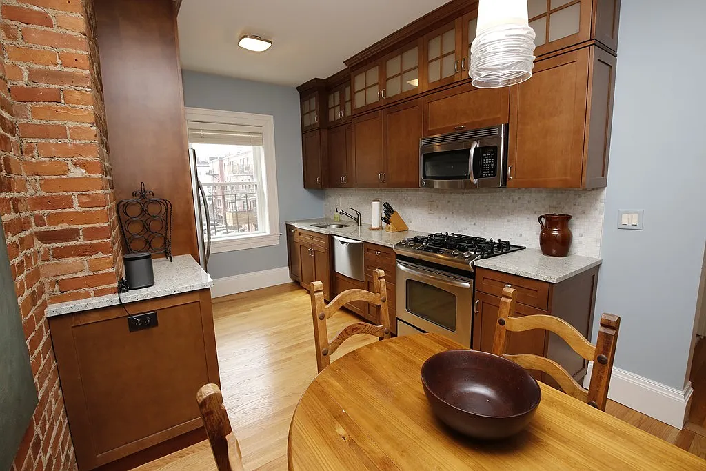 2 bed, 1051 sqft, $4,200 — Photo 4