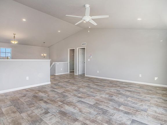 4th image of 185 Frances Dr