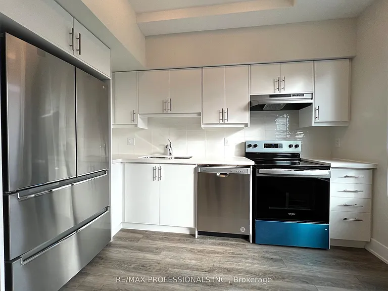 62 Dixfield Dr #102 — Photo 11