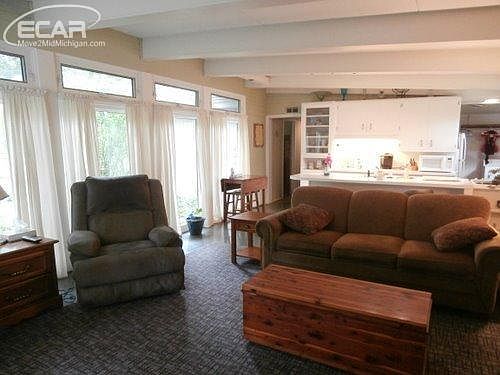 5th image of 703 N Cambridge Dr