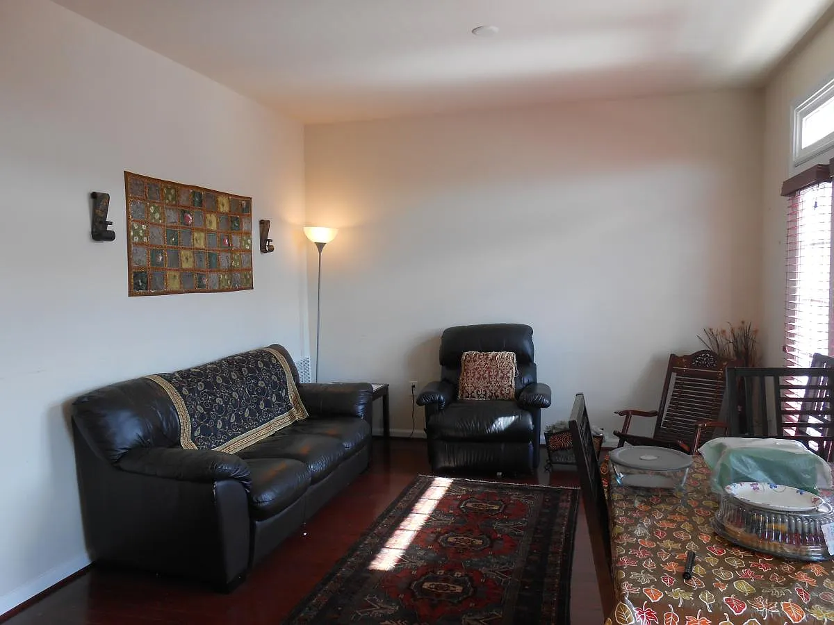 4 bed, 3.5 bath, 2020 sqft, $3,000 — Photo 3