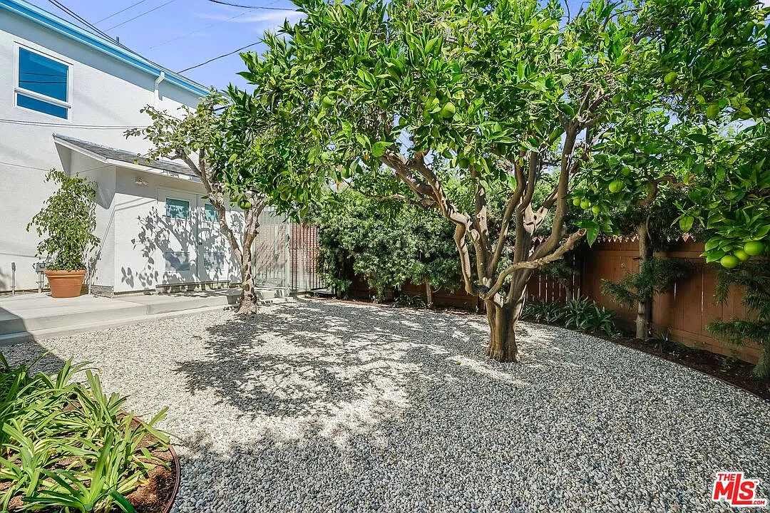 1 bed, 1.0 bath, 715 sqft, $3,600 — Photo 4