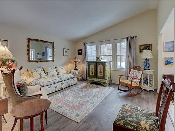 2nd image of 11 Elm Dr