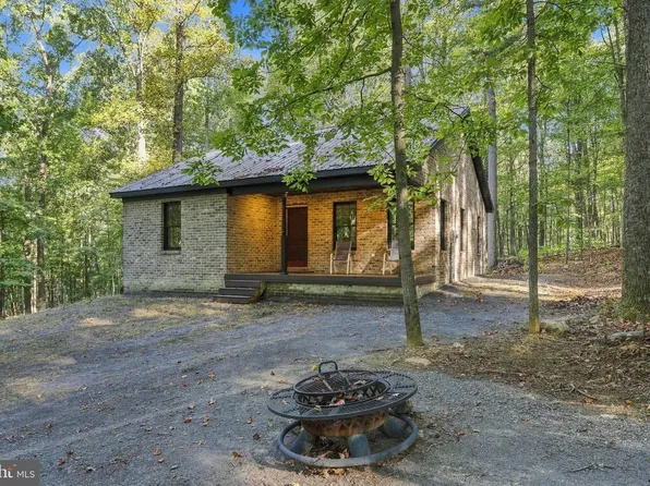 389 Rockview Ln, Great Cacapon, WV 25422