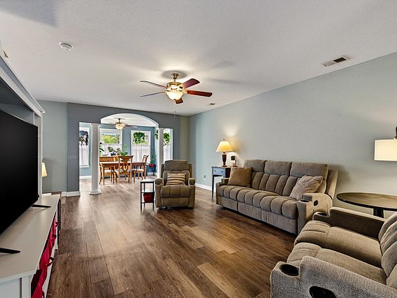 5th image of 1251 Eagle Creek Dr.