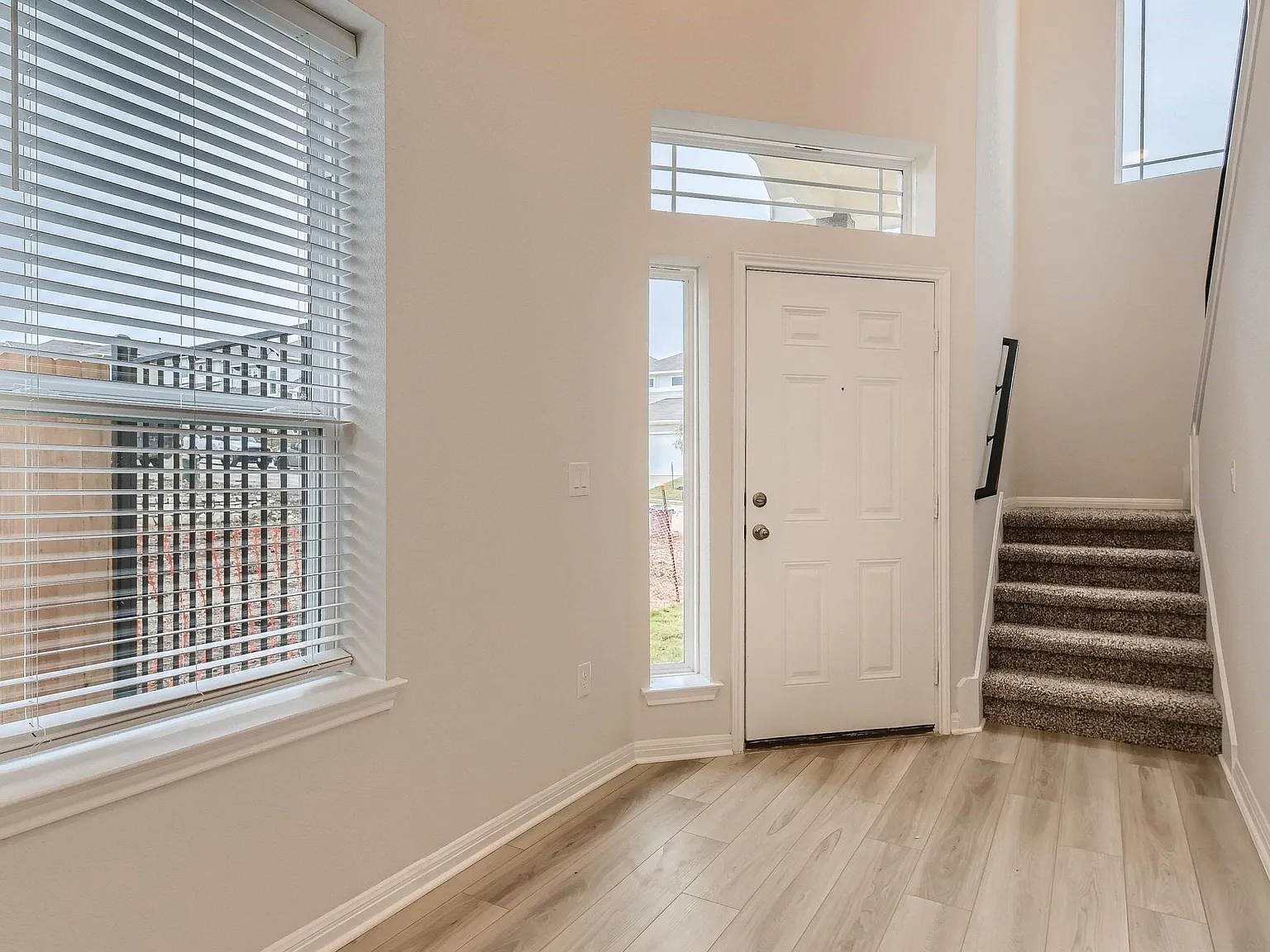 4 bed, 3.5 bath, 2273 sqft, $2,600 — Photo 4