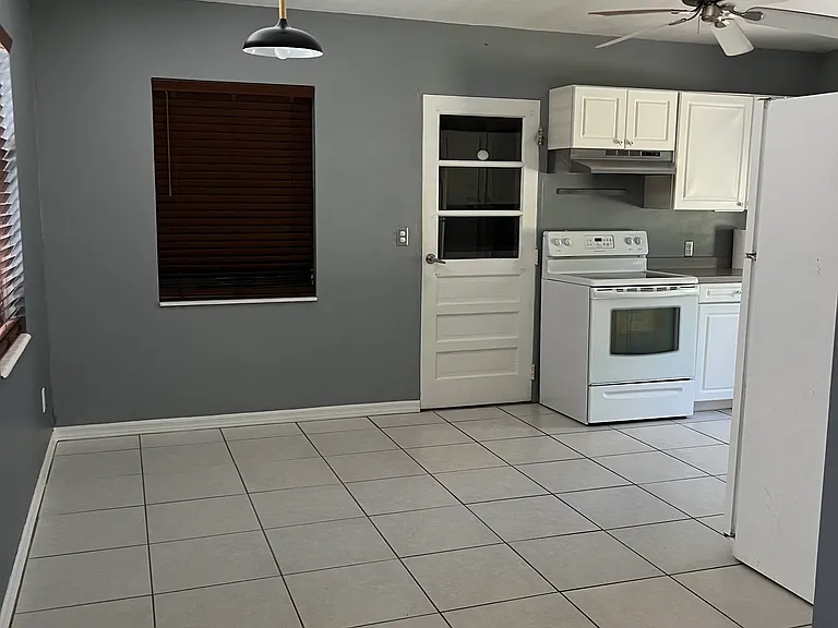 108 E Garland Ct — Photo 7