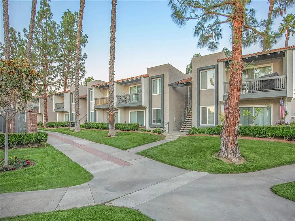 La Veta Grand Apartments — Photo 2