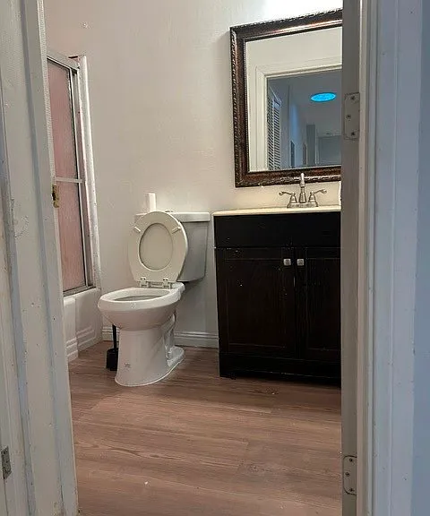 10834 Encino Ave — Photo 11
