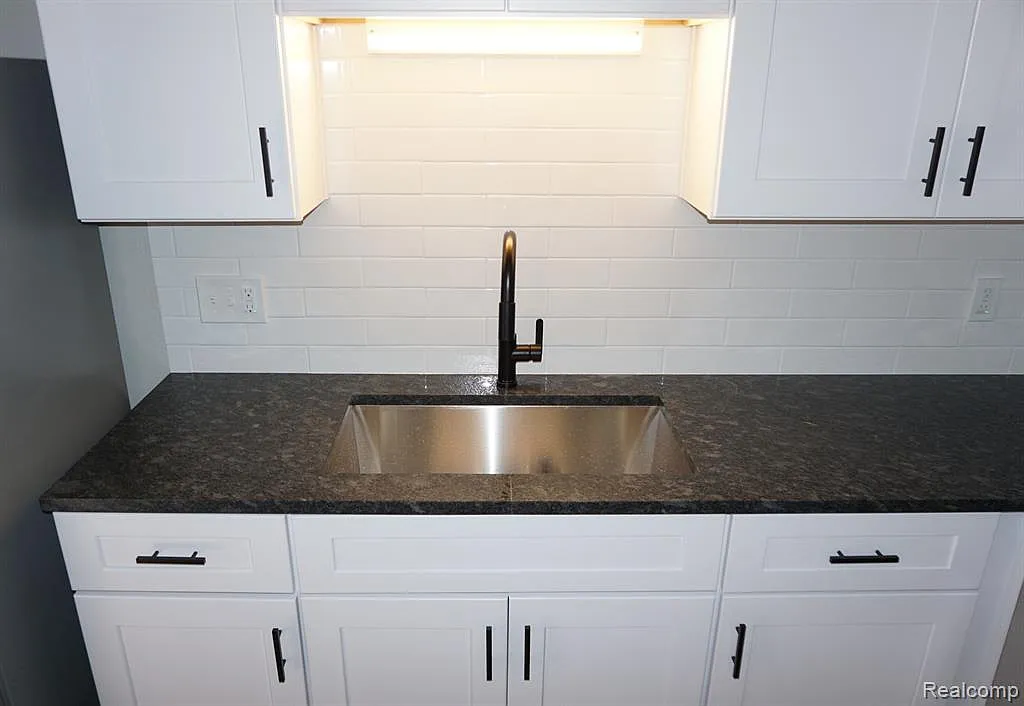 2 bed, 1.0 bath, 912 sqft, $1,400 — Photo 3
