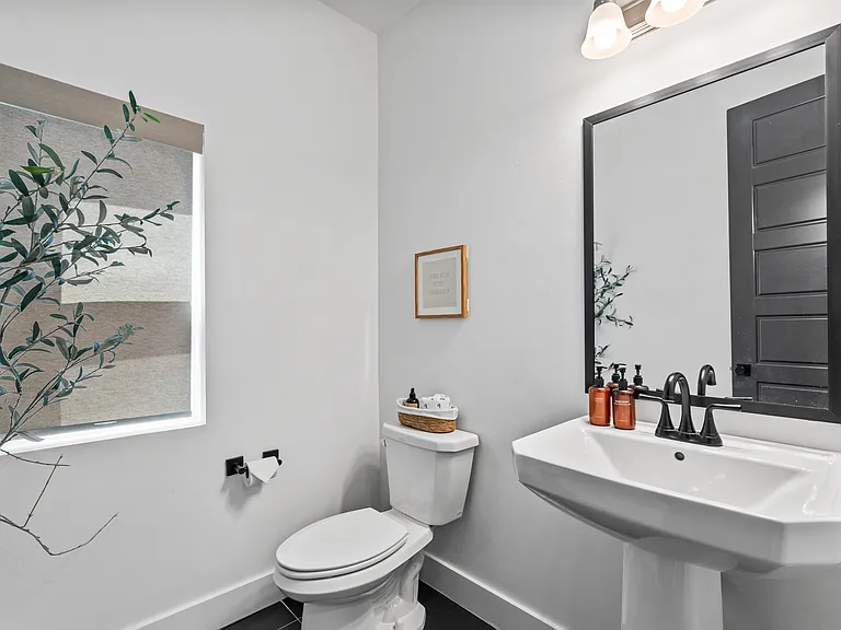 690 S Edge Ln — Photo 11