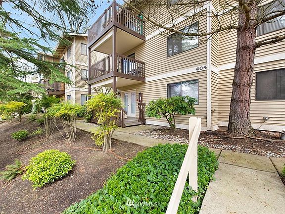 2nd image of 404 10th St APT D102