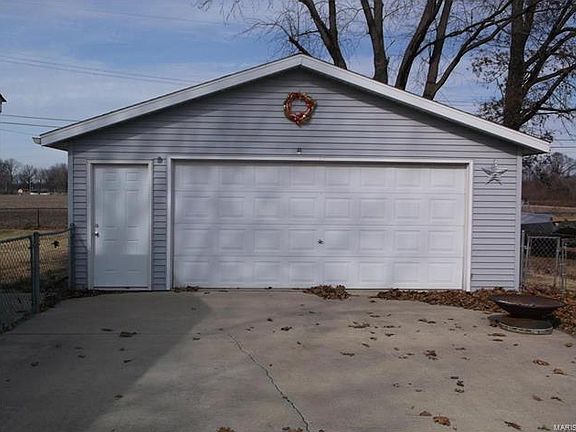 4th image of 2643 Carolyn Blvd