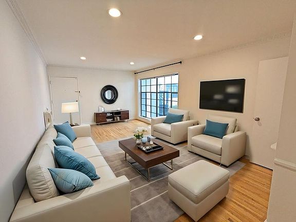 4th image of 817 S Windsor Blvd APT E