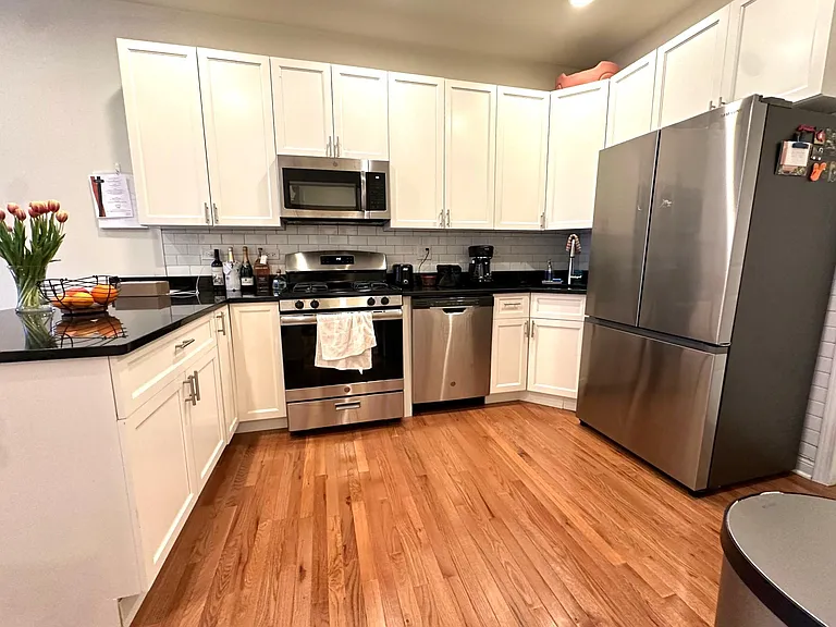 1044 W School St #2F — Photo 6