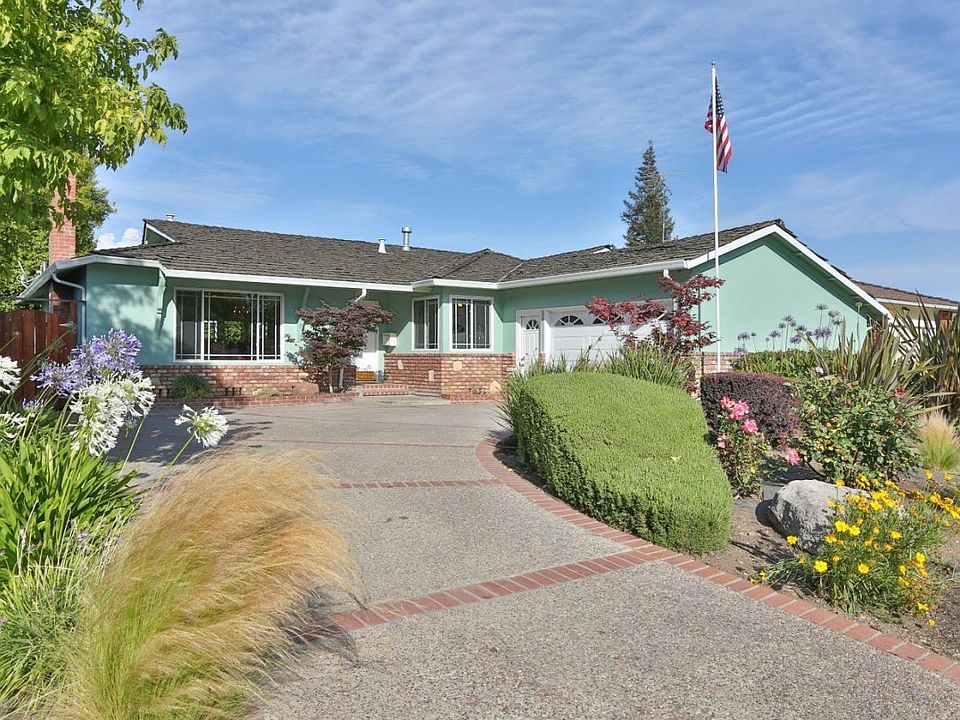 1st image of 4054 Woodford Dr