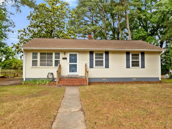 11 Gay Dr, Newport News, VA 23606