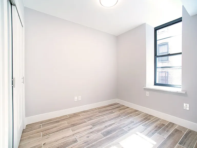570 W 183rd St #BASEMENT — Photo 4
