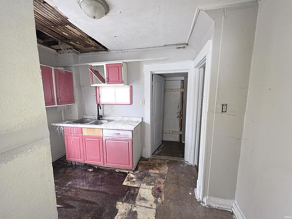 3rd image of 1129 Huey St
