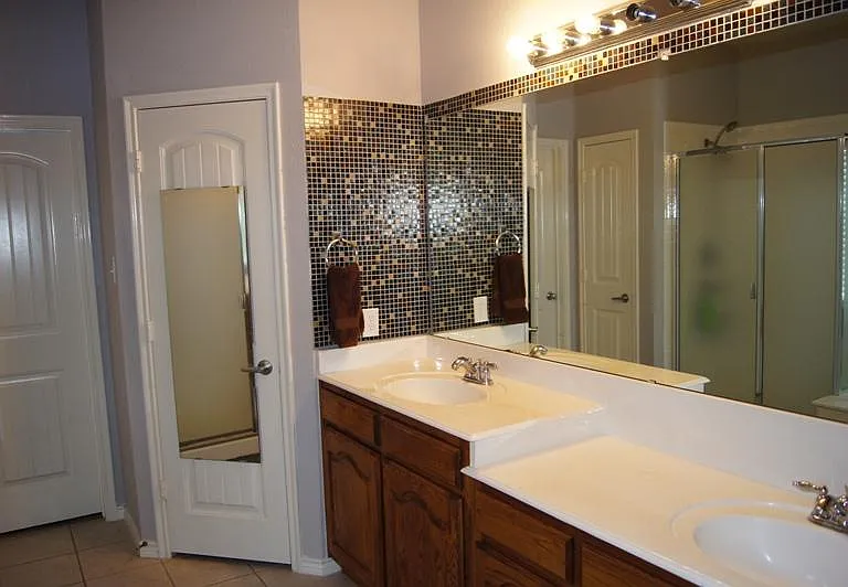 332 Kansas Trl — Photo 5