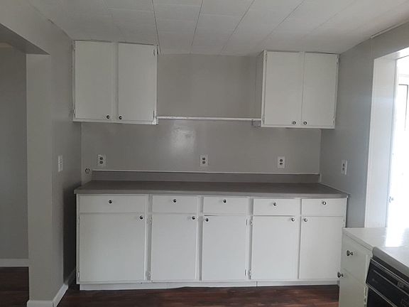 3rd image of 255 Elmore St