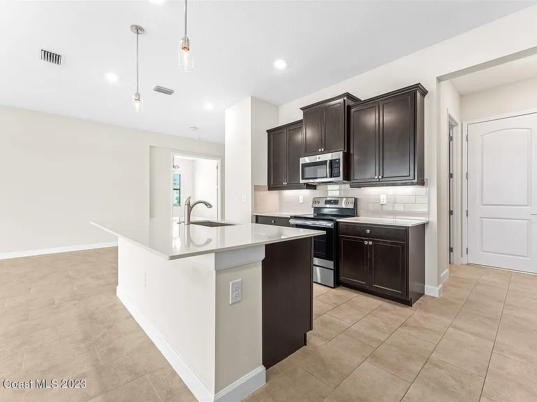 2323 Great Belt Cir — Photo 13