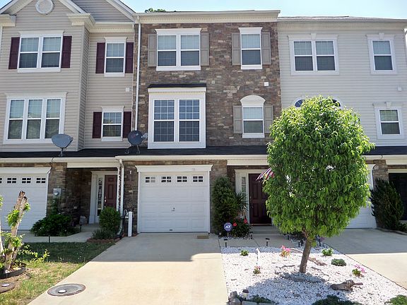 3rd image of 45626 Catalina Ln