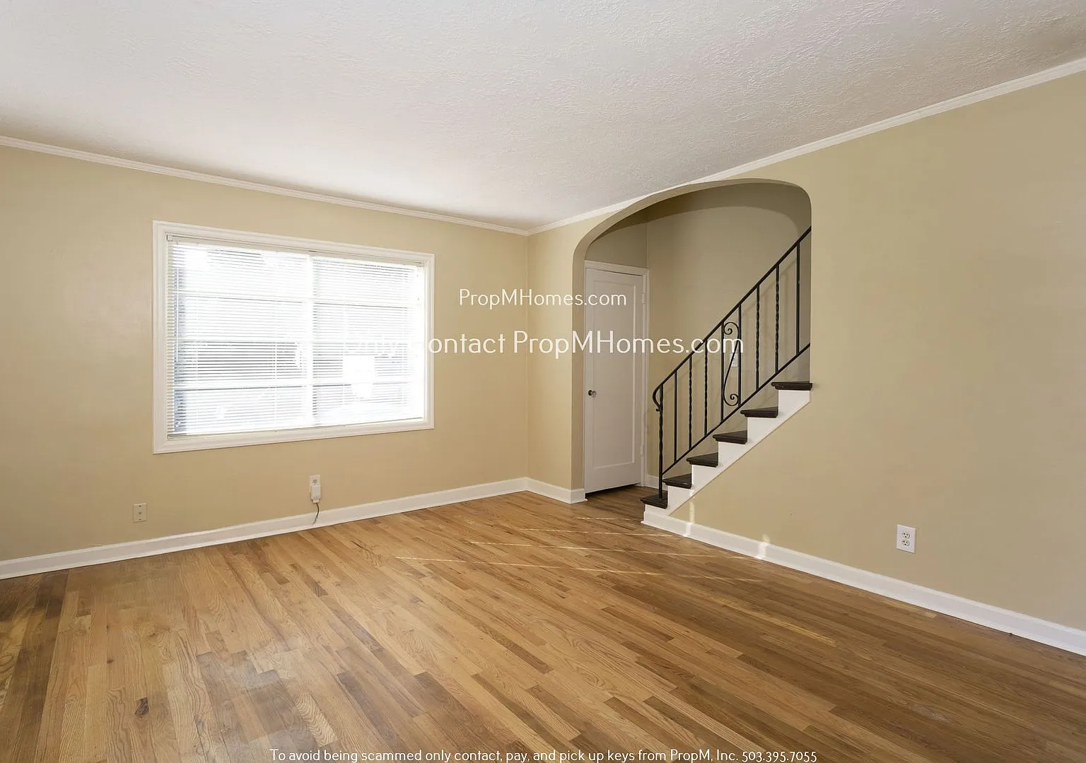 Charming Two Bedroom Duplex in SE! — Photo 3