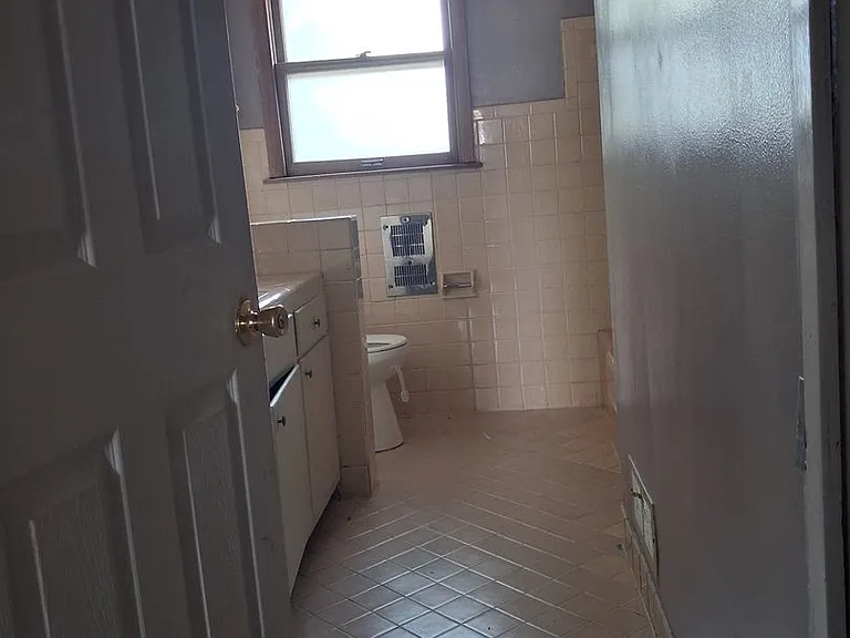 7106 W Congress St — Photo 10