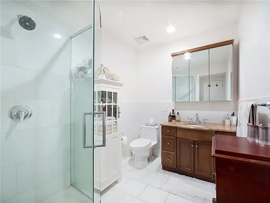 Sold by Avenue Sotheby's International Realty | media 27