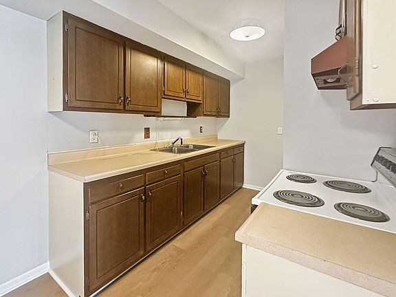 3rd image of 600 W Michigan Ave APT 4