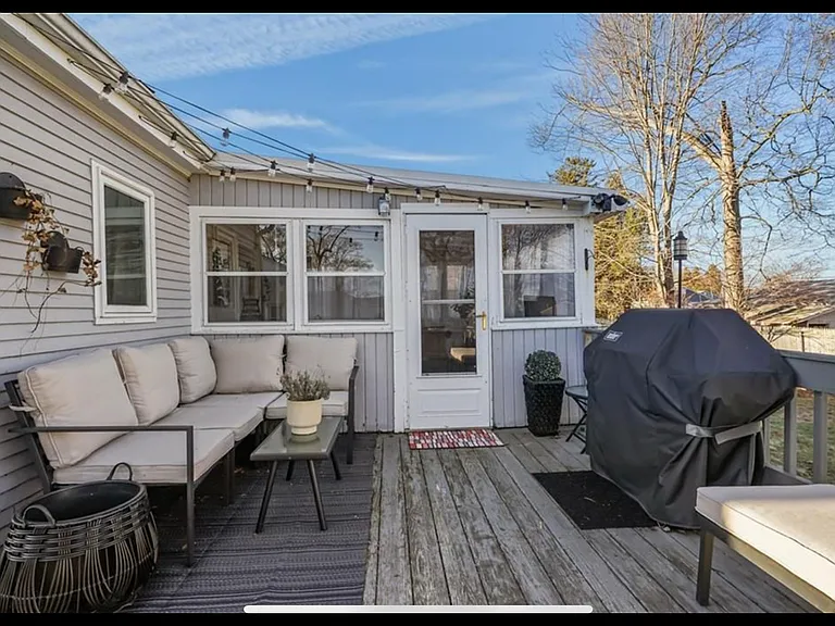 55 Columbia Ave — Photo 12