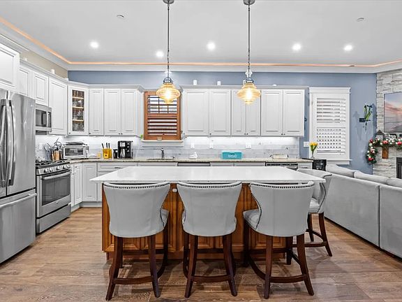 2nd image of 4 Janet Ln #1