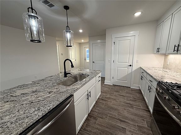 5th image of 116 N Panther Ave