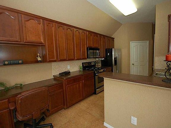 5th image of 2941 Silver Landing Ln