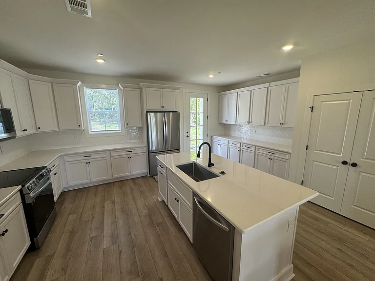 120 Nearwater Pl — Photo 4