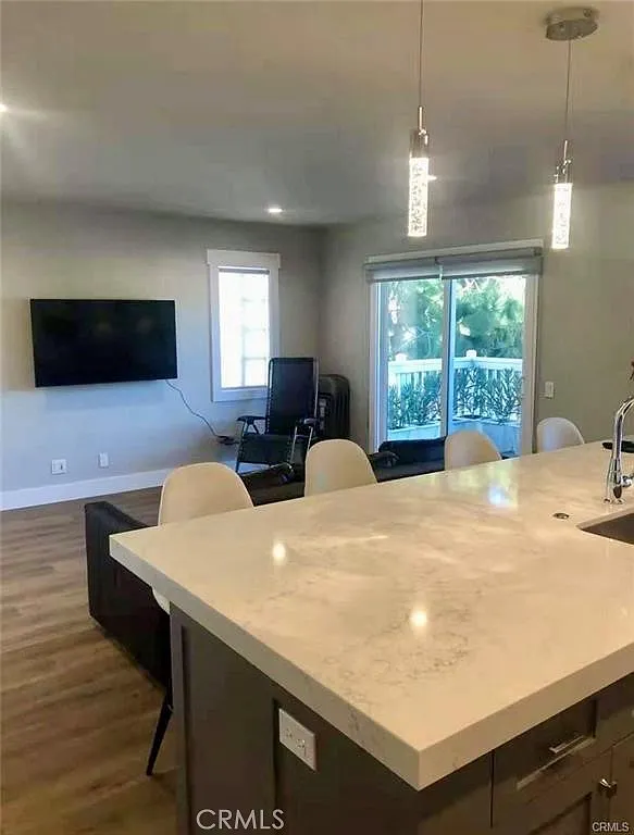 3 bed, 1.5 bath, 1324 sqft, $4,600 — Photo 4