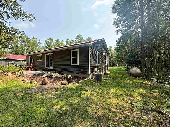 3rd image of 648 N Lewis Rd