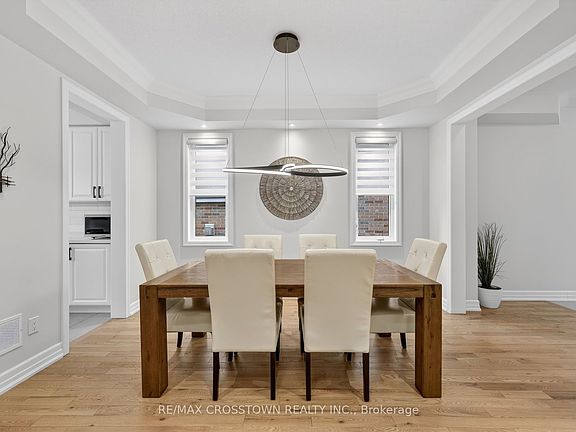 4th image of 30 Hutton Cres