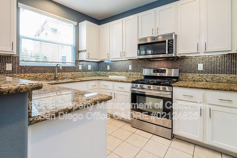 1st image of 740 Mariposa Cir