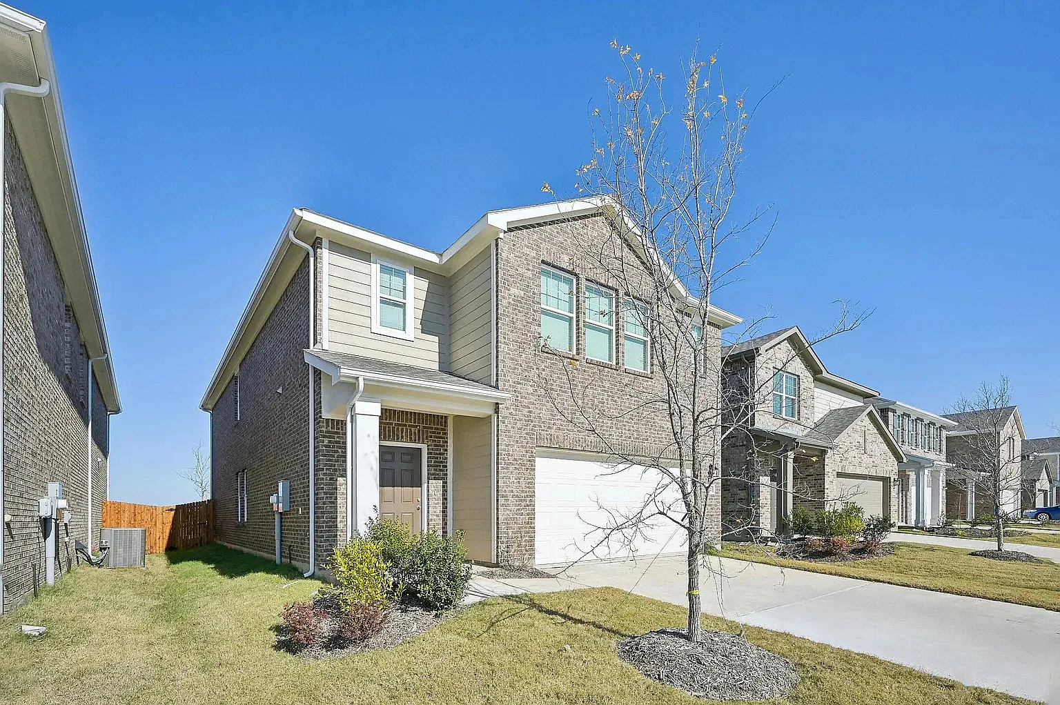 5 bed, 2609 sqft, $4,109 — Photo 2