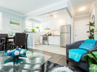 233 Mohawk Rd E #4, Hamilton, ON L9A2H5