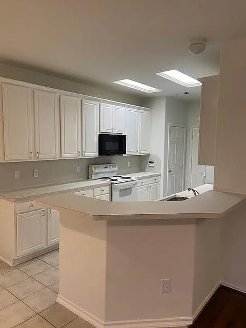 3 bed, 2.5 bath, 1636 sqft, $1,800 — Photo 4