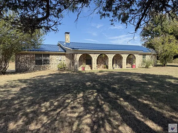 1724 Fm 561, Simms, TX 75574