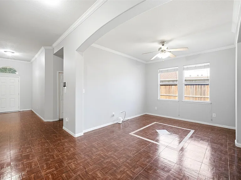 1707 N Highlands Xing — Photo 11
