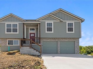 3115 Krissy Bnd, Harrisonville, MO 64701