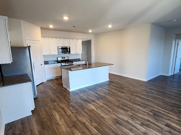 3537 Bells Lake Cir — Photo 12
